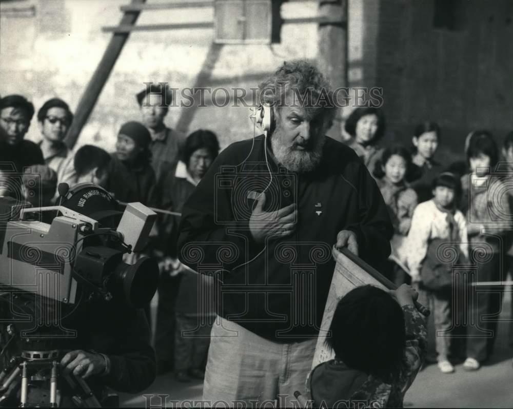 1983 Press Photo Jon Stone, producer/director of &quot;Big Bird in China&quot; on NBC- Historic Images