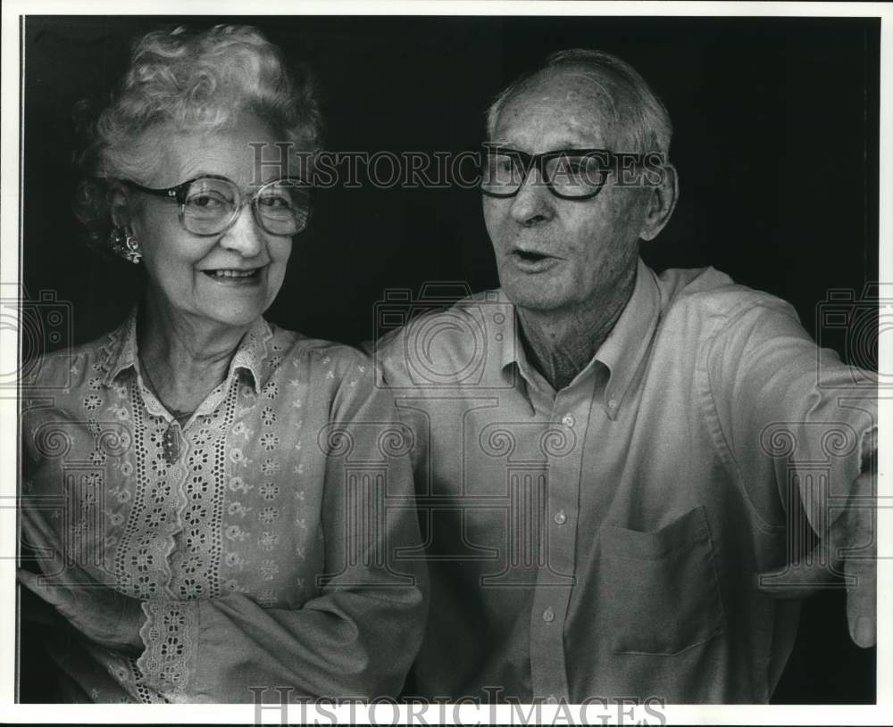 1983 Press Photo Heinie Schuble and wife at their Baytown home - hcb26273- Historic Images