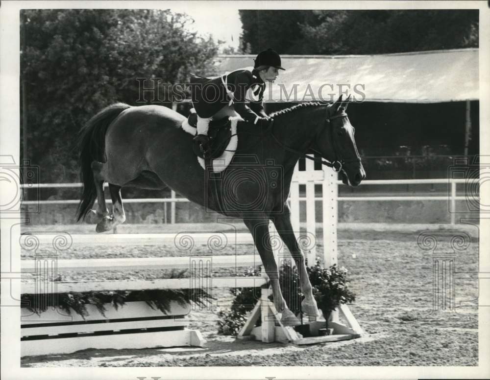 1977 Press Photo Debbie Phillips in &quot;The Winners&quot; - &quot;I Can!&quot; airing on CBS-TV- Historic Images