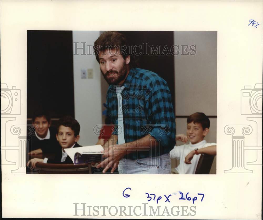 1990 Press Photo Barry Louis Polisar, Children&#39;s entertainer at Beth Yeshurun- Historic Images