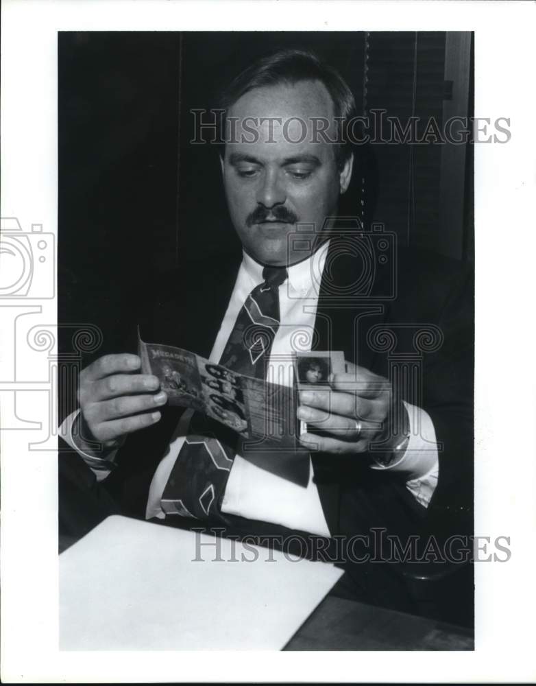 1993 Press Photo Attorney Tim Power inspects the lyrics of a Megadeth cassette- Historic Images