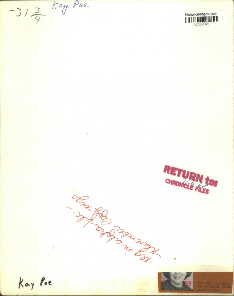 1968 Press Photo Kay Poe vacations in Corpus Christi, Texas. - hcb30021