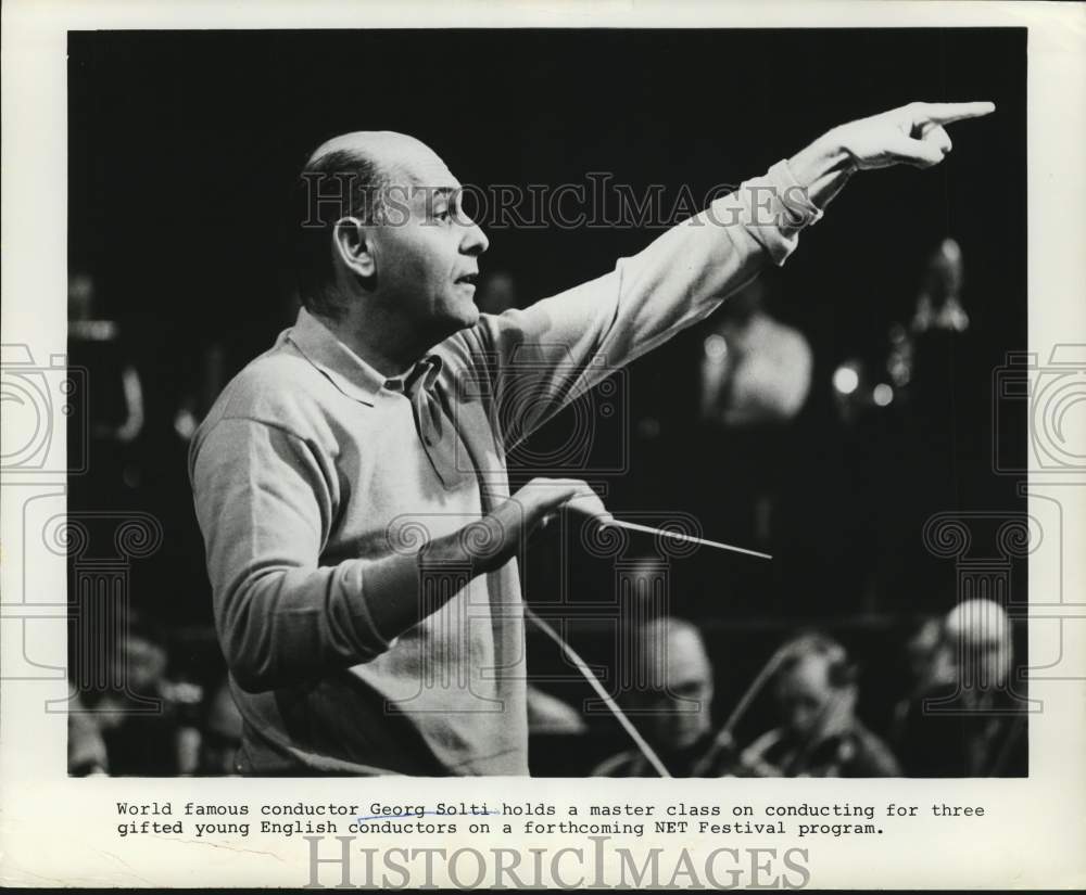 1970 Press Photo Conductor Georg Solti holds master class for English conductors- Historic Images