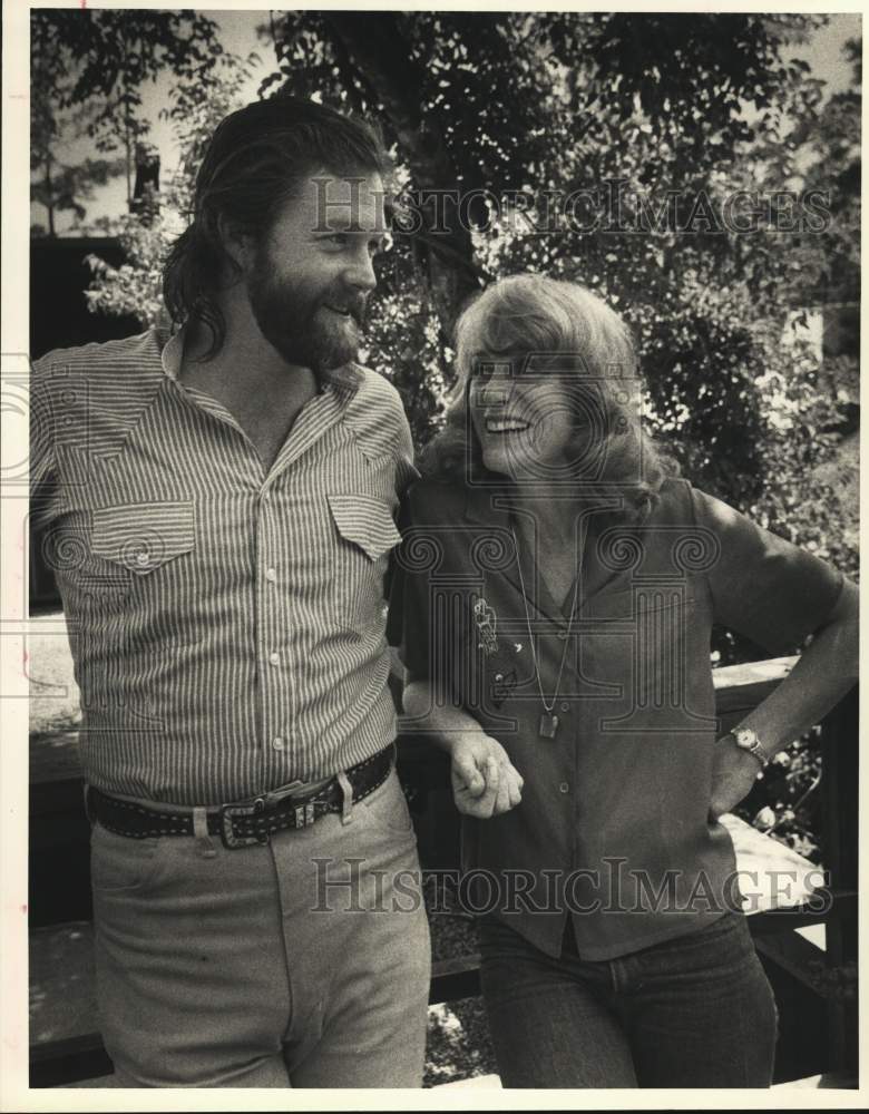 1980 Press Photo Actress Carrie Snodgress and producer Lionel Blevan in Houston.- Historic Images