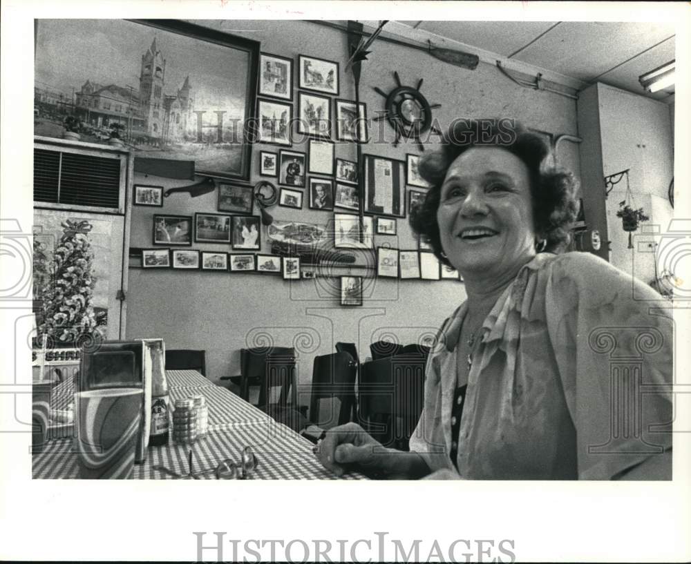 1979 Press Photo Mrs. Anthony (Johanna) Piazza, owner of Glatzmaier&#39;s restaurant- Historic Images