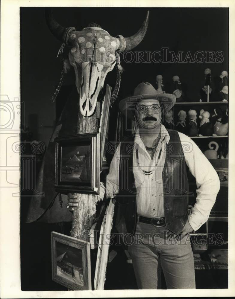 1984 Press Photo Phil Toups at the Albert Thomas Convention Center in Houston- Historic Images