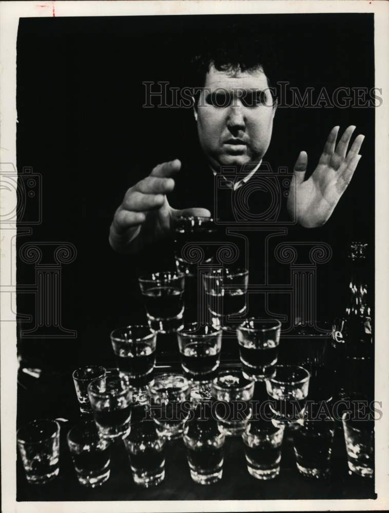 1966 Press Photo Benjamin Stewart stars in Houston Theatre Center&#39;s &quot;Dylan.&quot;- Historic Images