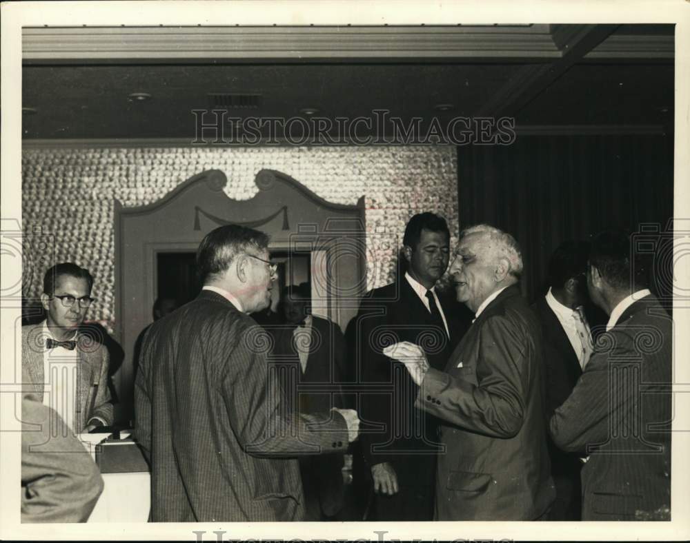 1958 Press Photo Ben Taub conferring with colleague - hcb34521