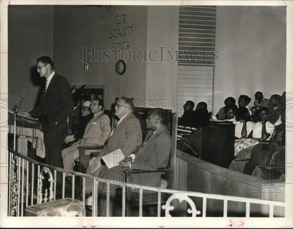 1957 Press Photo District Attorney Dan Walton speaks at &quot;crime crusade&quot; meeting- Historic Images