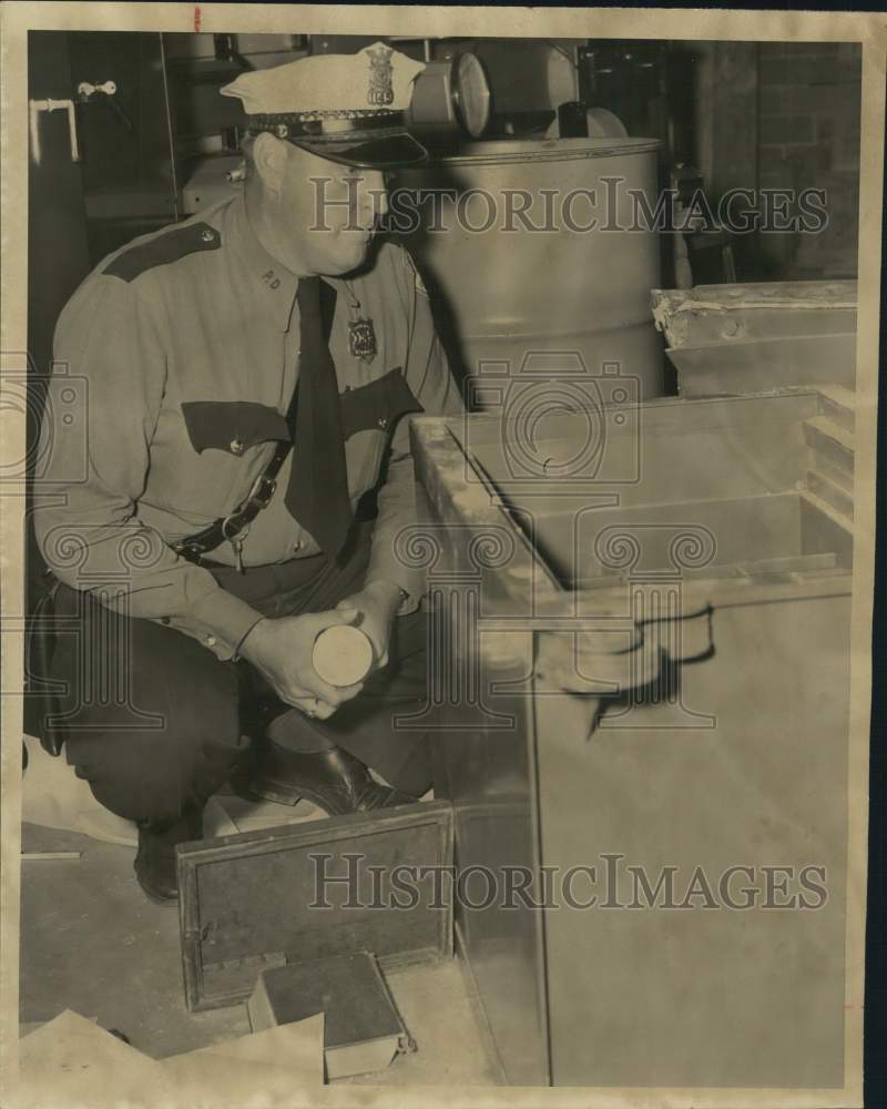 1954 Press Photo Houston policeman F.C. McGee - hcb36051- Historic Images