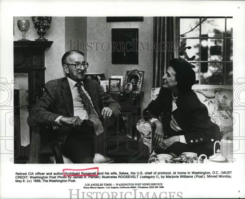 1988 Press Photo Author Archibald Roosevelt &amp; wife Selwa at their D.C. home.- Historic Images