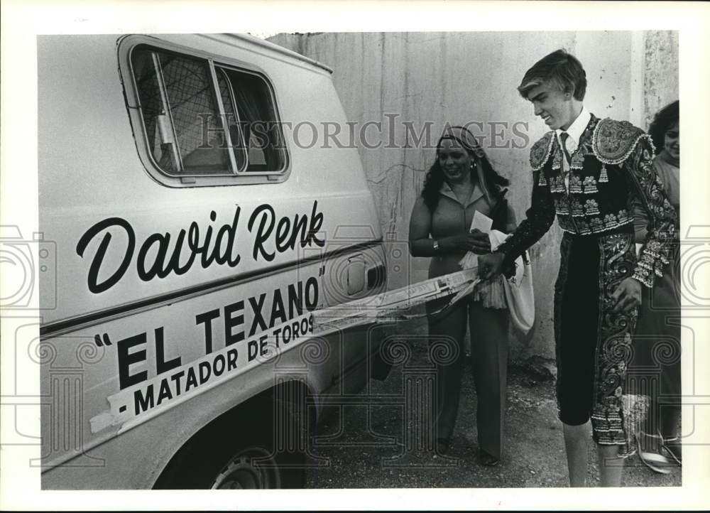 1981 Press Photo Bullfighter David Renk unveils new sign on his van - hcb41752- Historic Images