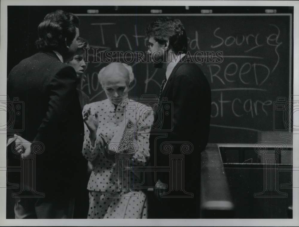 1987 Press Photo Phyllis Morrow leaves group with attorney Stan Schneider-Texas- Historic Images