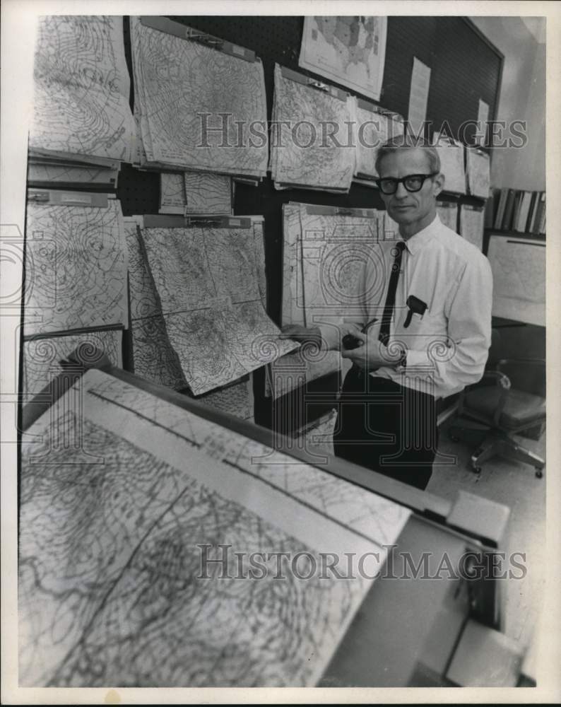 1970 Press Photo Chief of US Weather Bureau-Galveston & Houston, Ervin Volbrecht