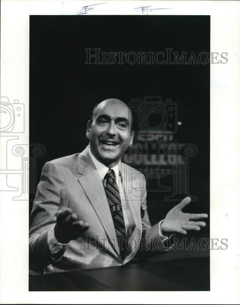 1987 Press Photo Dick Vitale, ESPN sports analyst on set - hcb44567- Historic Images