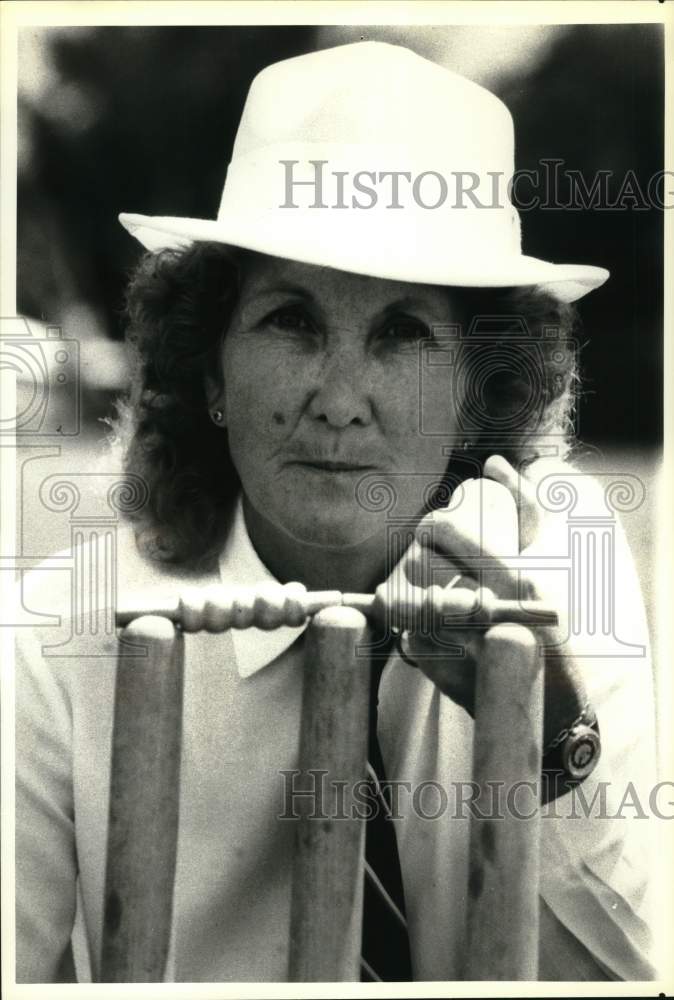 1990 Press Photo Barbara Osborn, first woman cricket umpire in South Africa.- Historic Images