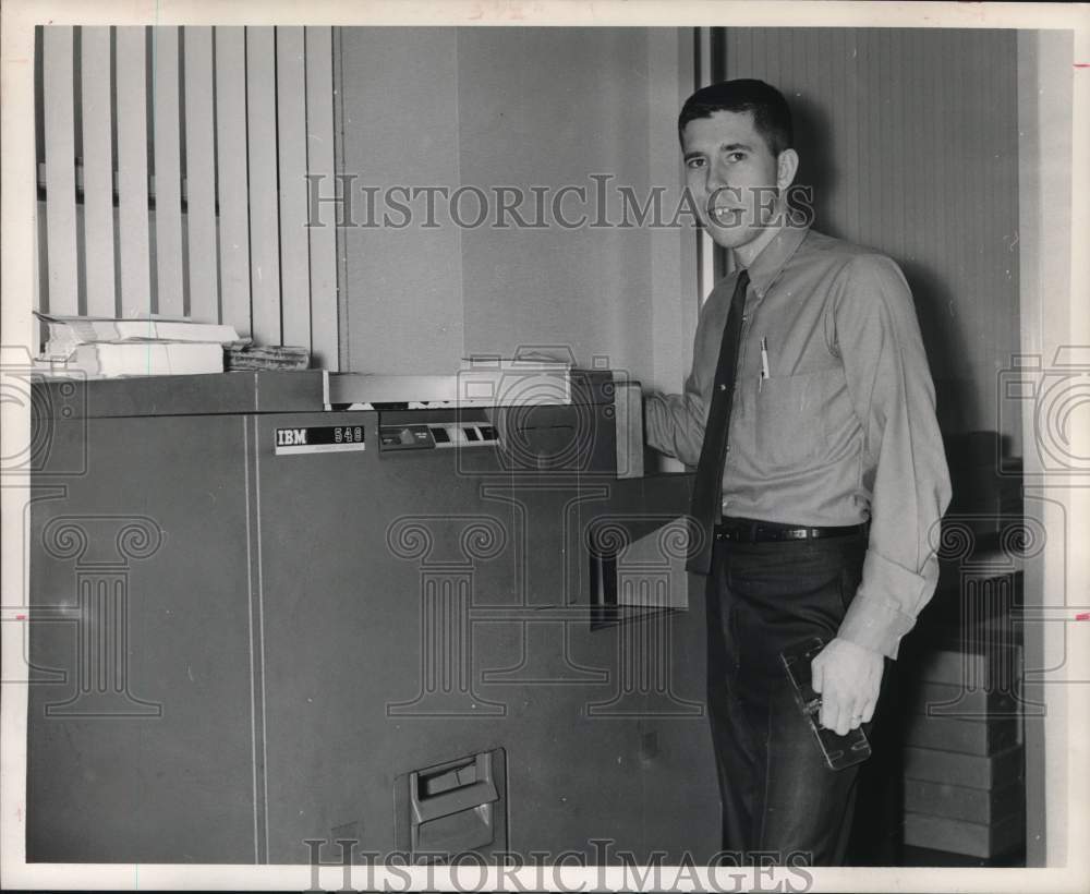 1967 Press Photo Ray Zimbal prints names and employee numbers on time cards