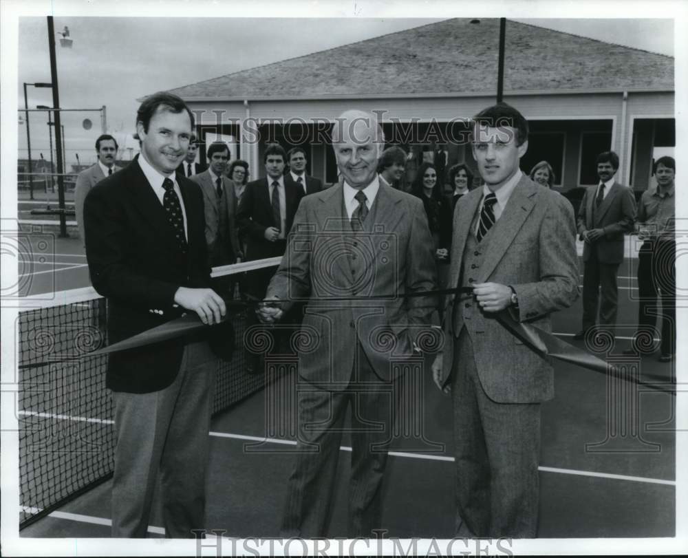 1980 Press Photo John Turner of Friendswood Development at ribbon cutting- Historic Images