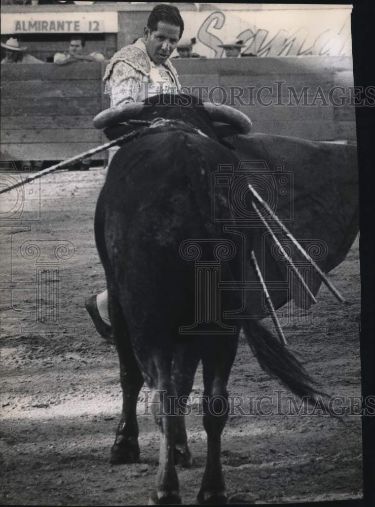 1962 Press Photo Antonio Velazquez, Bull Fighter - hcb47423- Historic Images