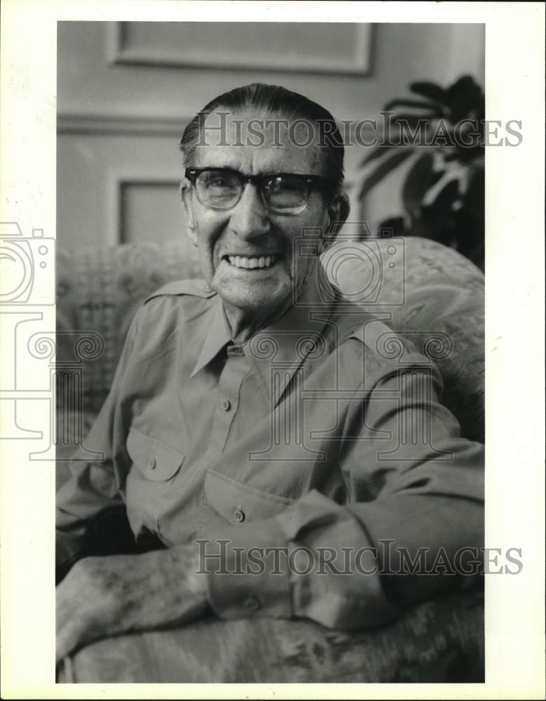 1986 Press Photo Ex-Olympian Thomas Edward Wilson at his home in The Woodlands.- Historic Images