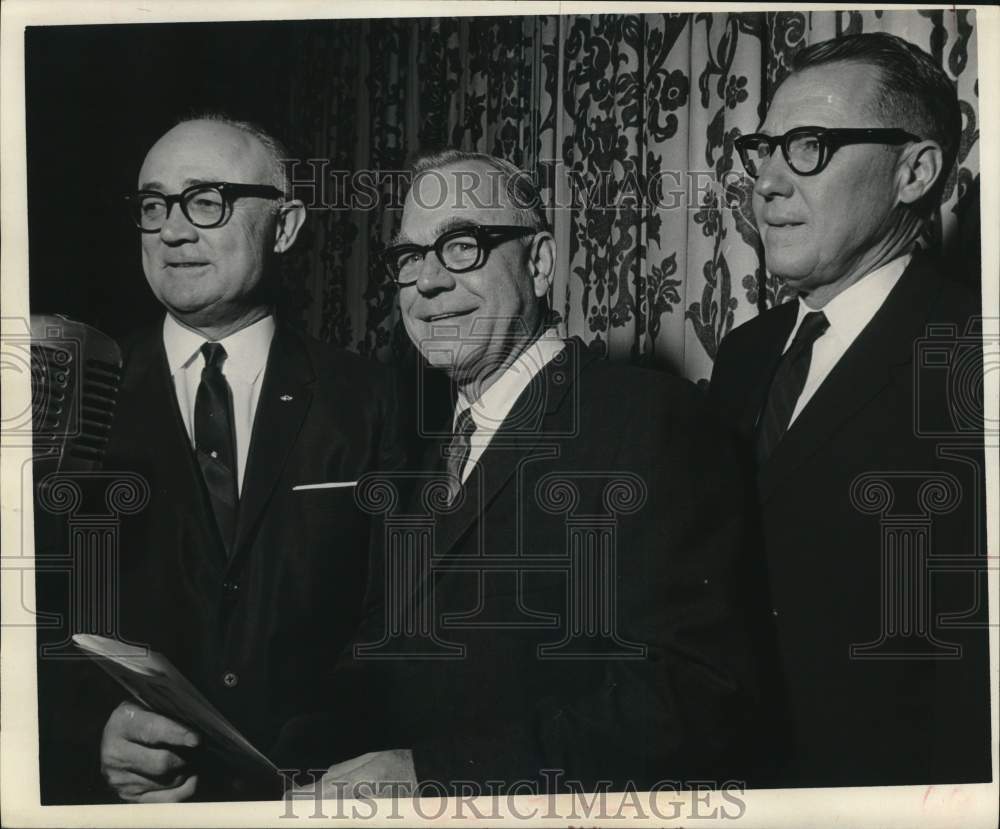 1964 Press Photo Preston Smith, Gail Whitcomb and Raybourne Thompson, Texas- Historic Images