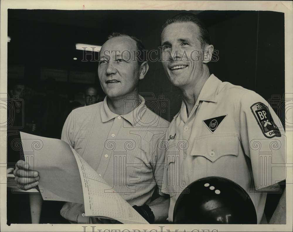 1965 Press Photo Less Schissler checks 300 bowling score of champion Dick Weber,- Historic Images