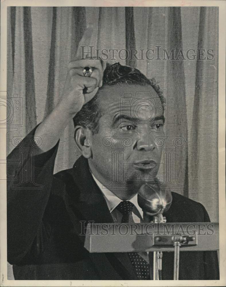 1963 Press Photo Henry Murroz Jr. during speech. - hcb50986- Historic Images