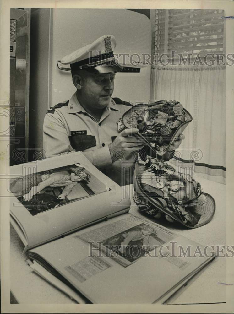1966 Press Photo Captain Leroy Mouser with items from his "shoeshine boy" days.- Historic Images