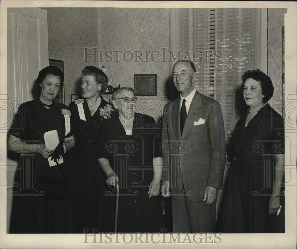 1952 Press Photo Robert A. Lovett, Secretary of Defense, with Old Friends- Historic Images