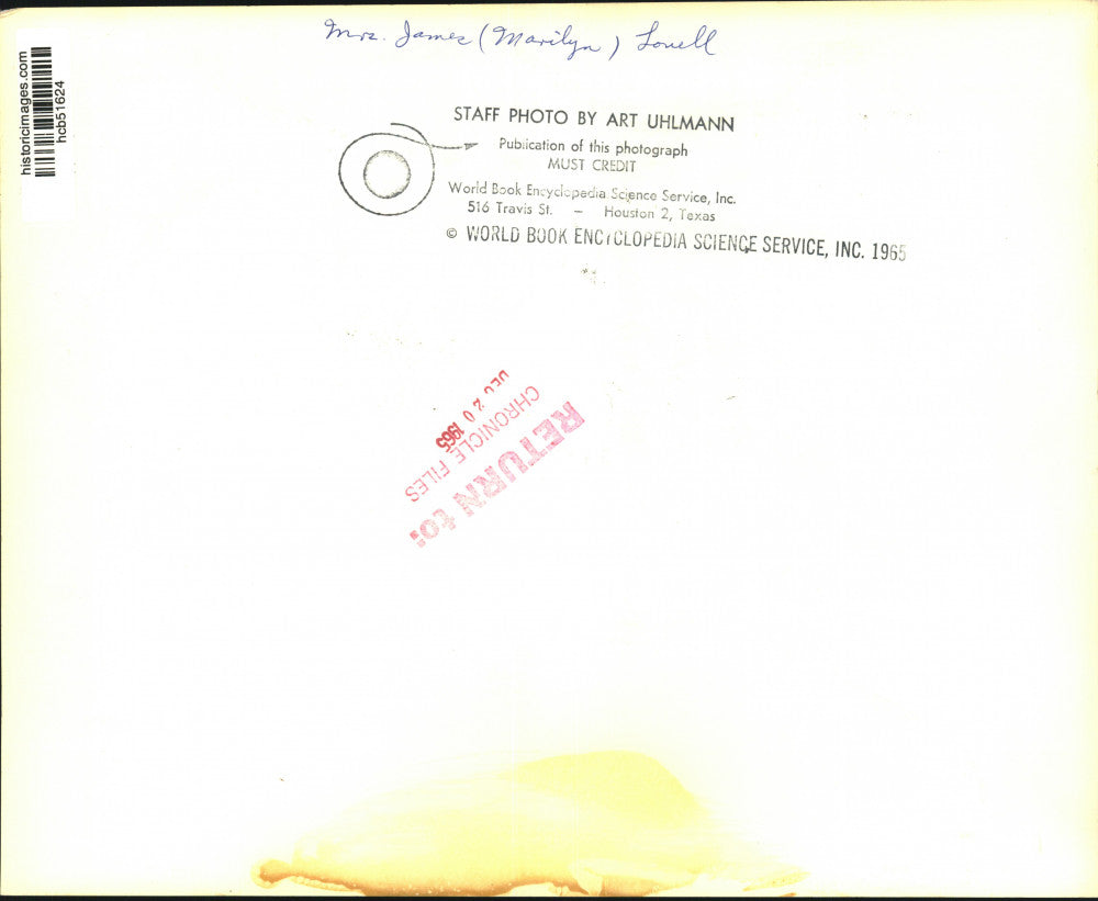 1965 Press Photo Astronaut James Lovell's wife Marilyn and kids with friends