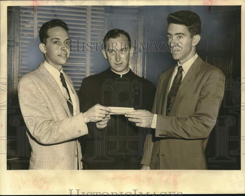 1957 Press Photo University of St. Thomas&#39; Student Council Students &amp; Reverend- Historic Images