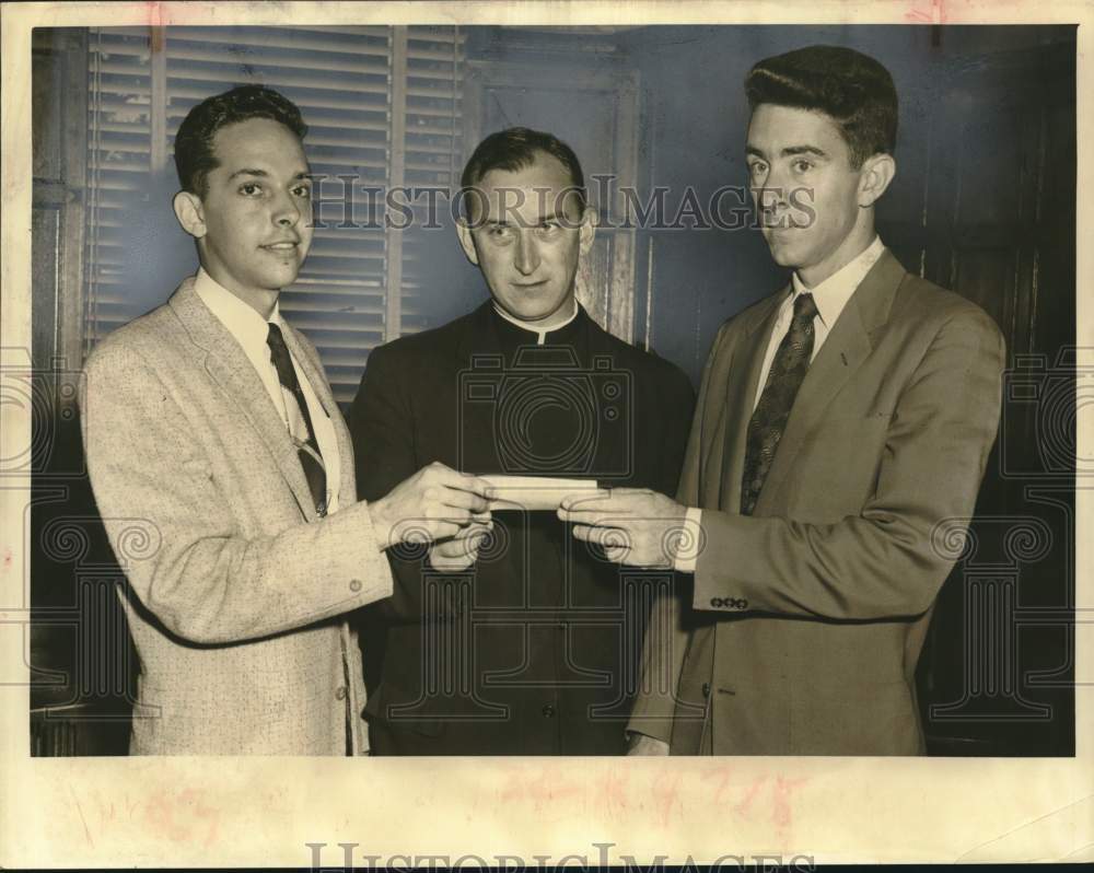 1957 Press Photo University of St. Thomas' Student Council Students & Reverend- Historic Images