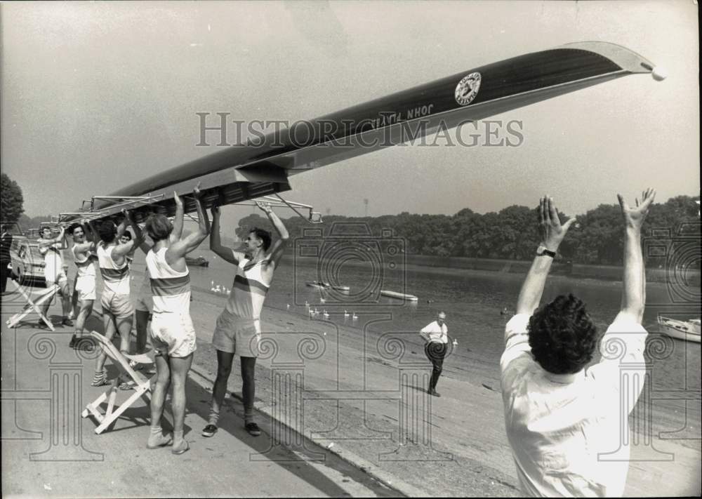 Press Photo Crew Members Carrying "John Player" Boat Near Water at Putney- Historic Images
