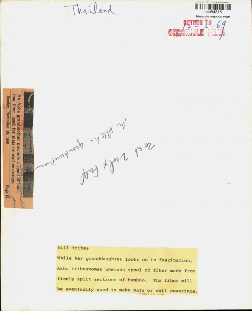 1969 Press Photo Child Watches Akha Tribe Woman Unwind Bamboo Fiber in Thailand