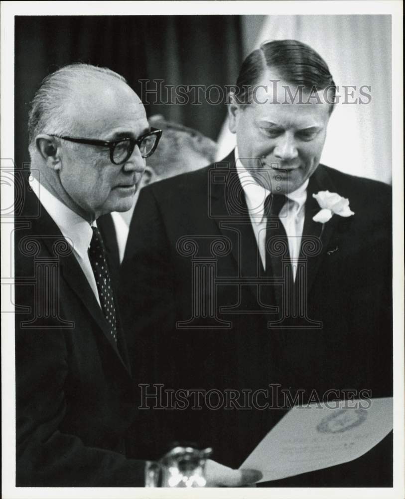 1969 Press Photo Texas Governor Preston Smith chatting with Secretary of State- Historic Images