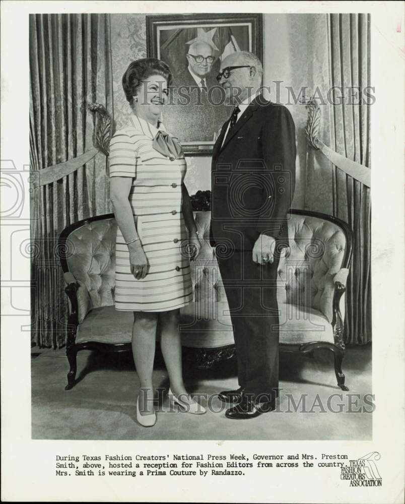 1970 Press Photo TX Governor &amp; Mrs. Preston Smith host Fashion Editors reception- Historic Images