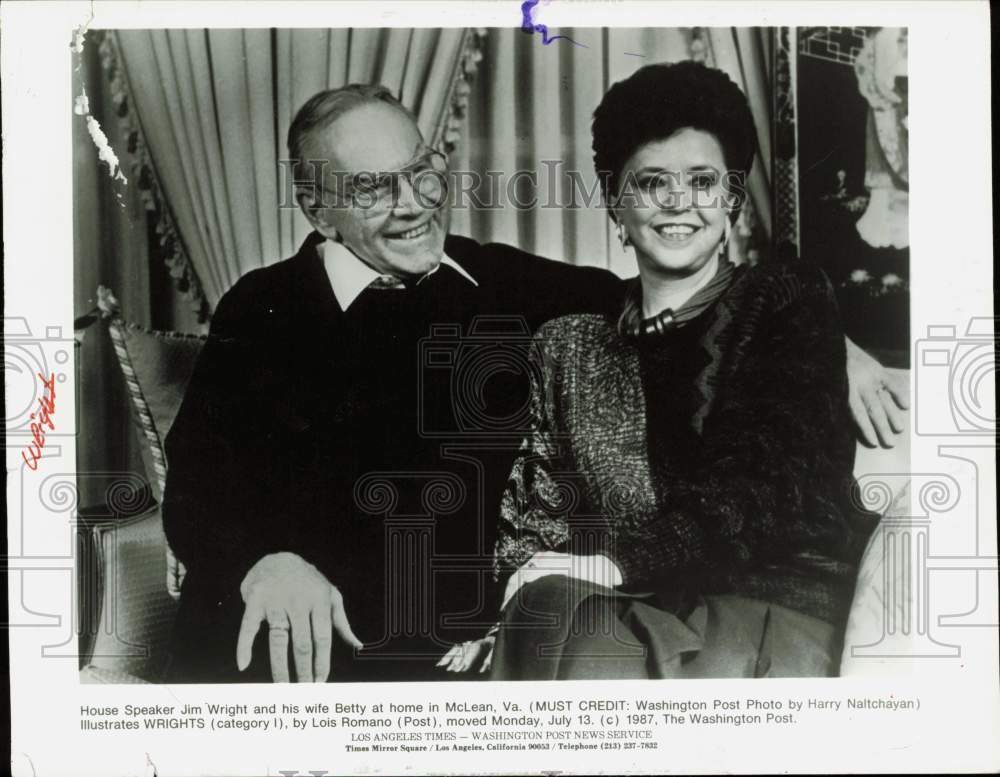 1987 Press Photo House Speaker and Mrs. Jim Wright relax at home in McLean, VA.- Historic Images