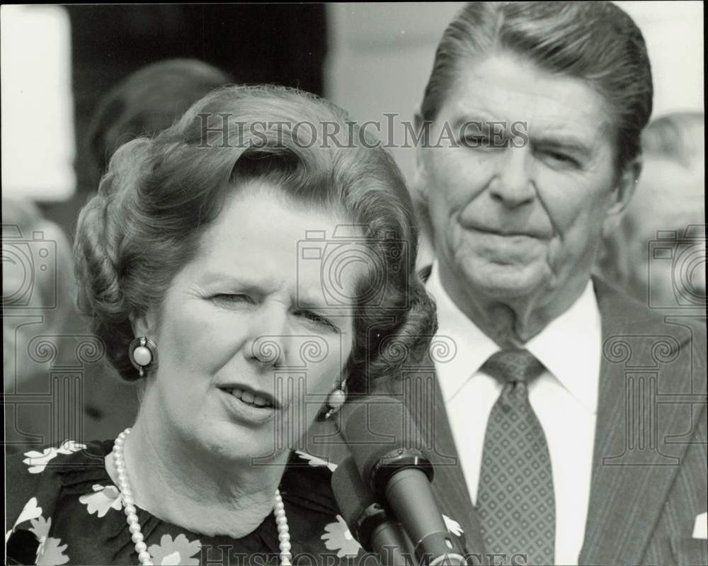 1986 Press Photo President Ronald Reagan watches Margaret Thatcher make speech.- Historic Images