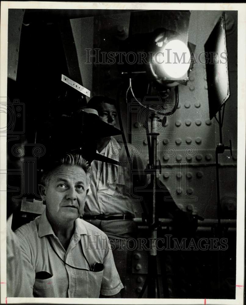 1966 Press Photo Robert Wise, film director, on location in Houston - hcb55474- Historic Images