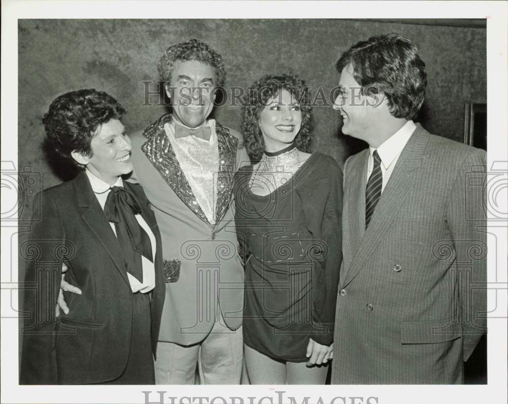 1984 Press Photo Breck Wall attends &quot;Bottoms Up&quot; after-curtain party at Windmill- Historic Images