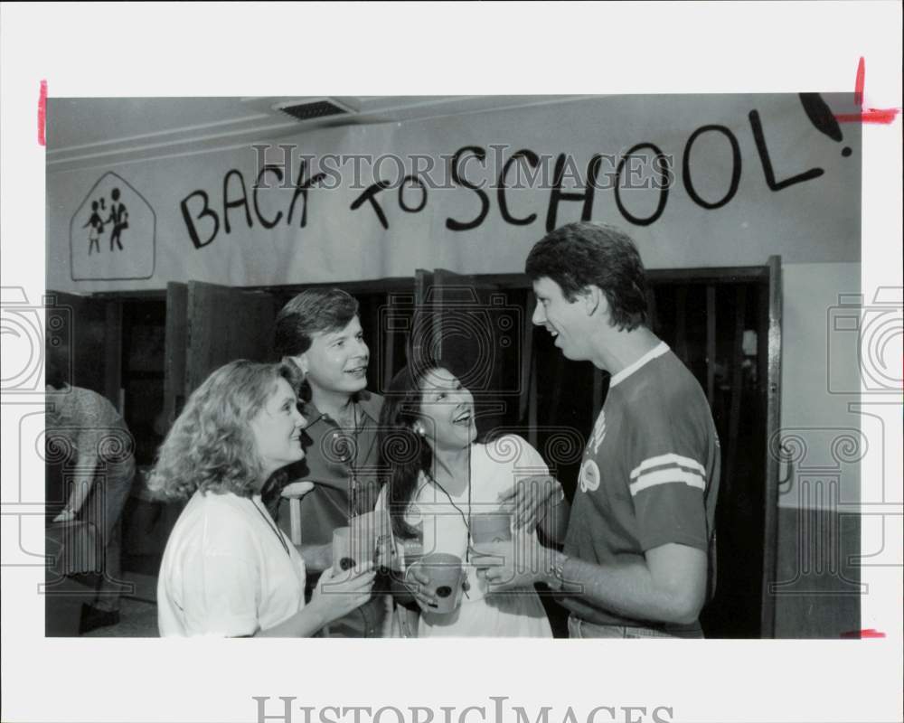 1992 Press Photo Houston FunRaisers participants at Back-to-School Bash.- Historic Images