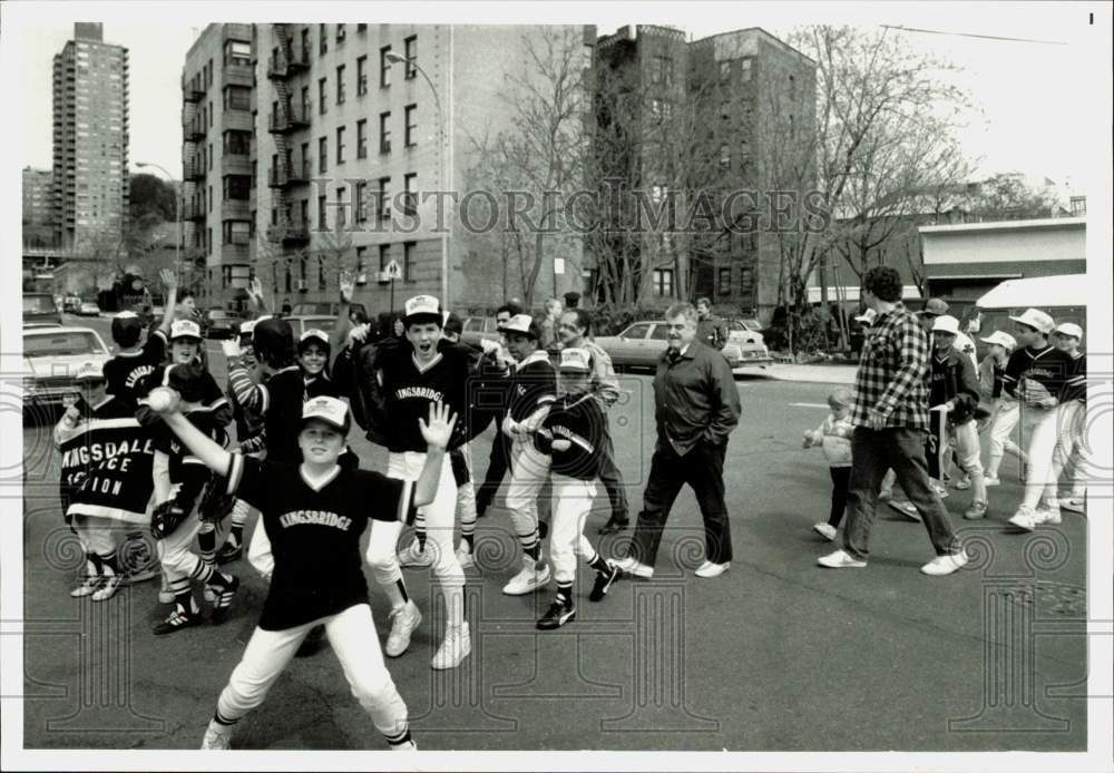1987 Press Photo Kingsbridge Little League team marches in Bronx parade.- Historic Images