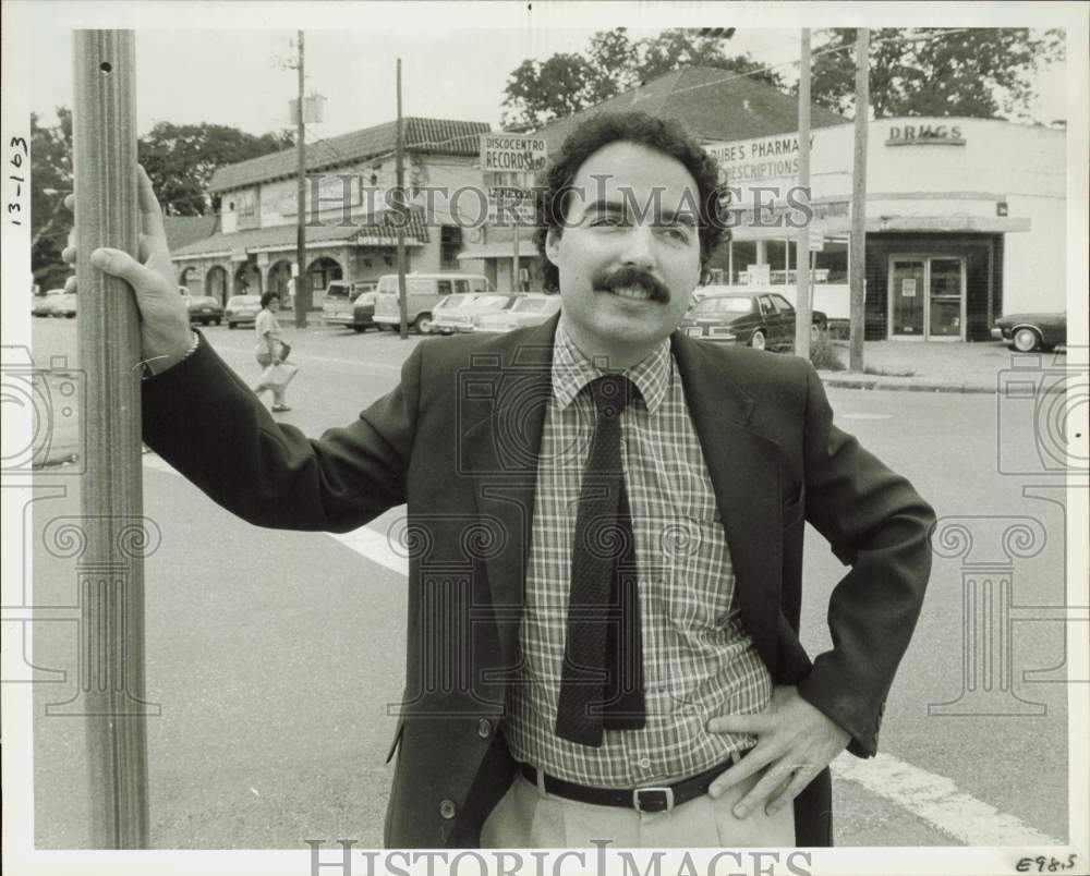 1983 Press Photo Joe Newell, writer and film director, stands on street corner.- Historic Images