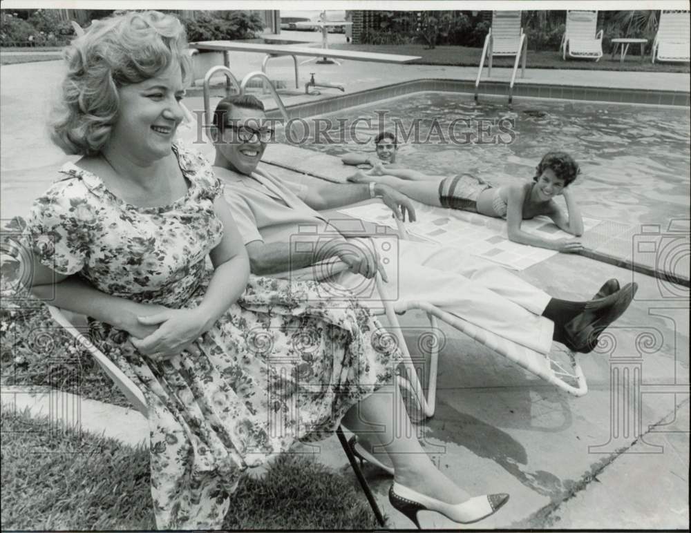 1964 Press Photo Pianist Jose Melis and family relax poolside in Texas.- Historic Images