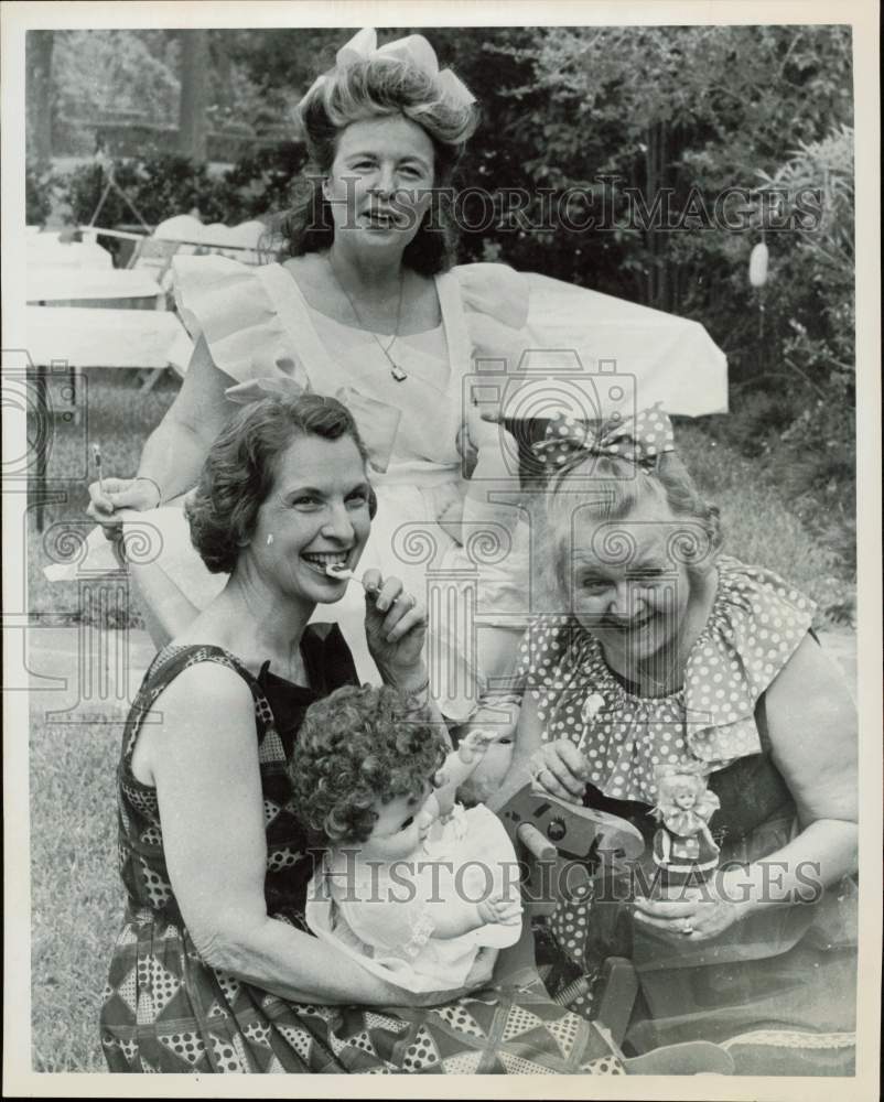 1963 Press Photo Mmes. G.L. Christian, P.M. Pappas, W. R. Watts display dolls- Historic Images