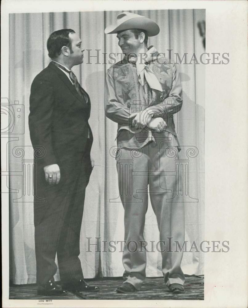 1972 Press Photo Dave Ward who stars in &quot;All in the Family.&quot; - hcb56546- Historic Images