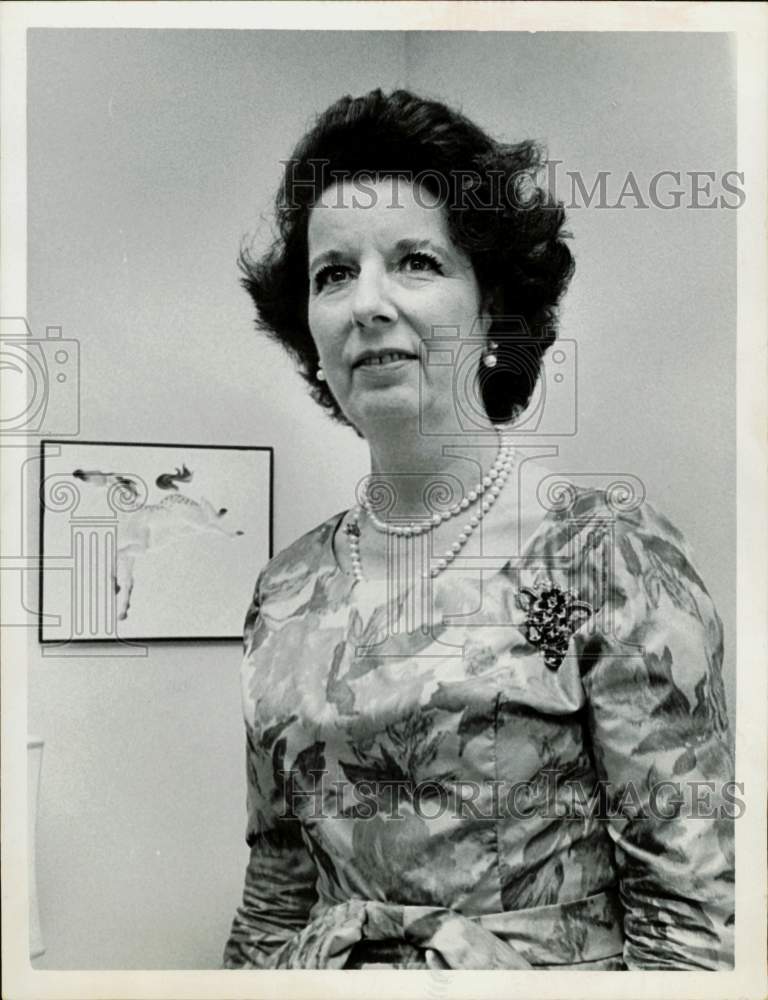 1966 Press Photo Mary Wickes, actress, identified as &quot;Miss Bedpan.&quot; - hcb56557- Historic Images