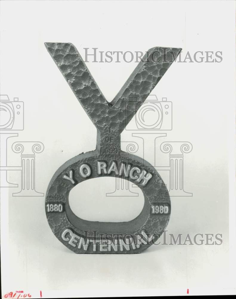 1980 Press Photo Yo Ranch Centennial emblem. - hcb56773- Historic Images