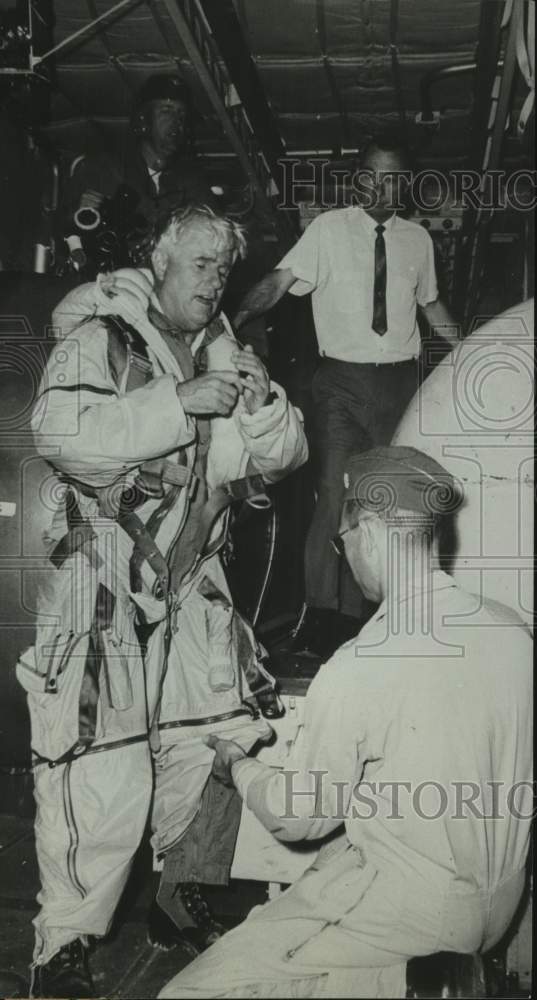 1966 Press Photo Colonel Allison Brooks after being hoisted to Lockheed Hercules