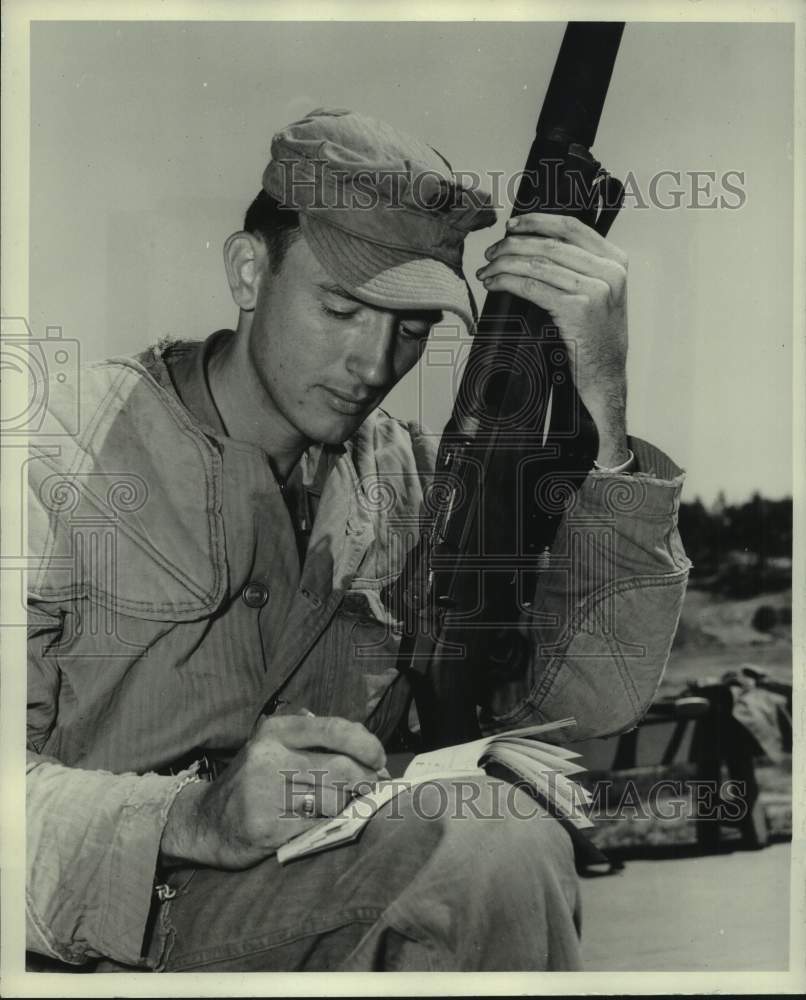 1953 Press Photo Cpl. Charles Harris, Houston Marine Corps Reserve - rifle range